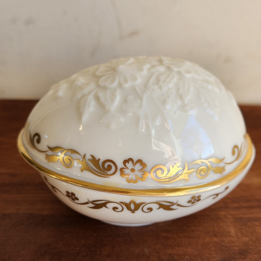 Porcelain Lenox Egg Ivory Glass Trinket Box Easter 24 K Gold Embossed
